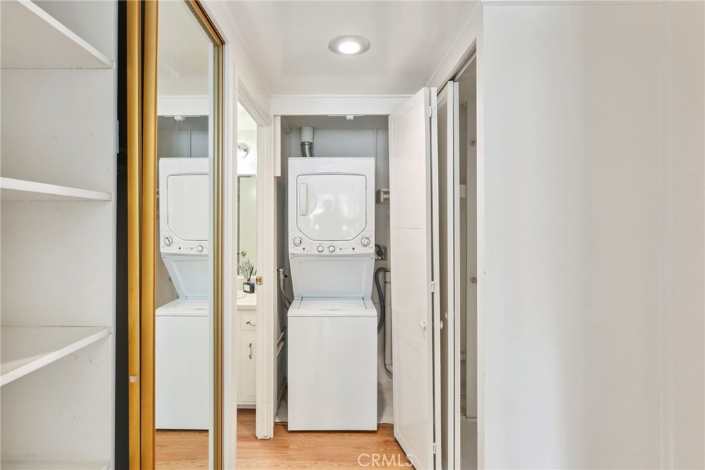 225 Avenida Majorca N