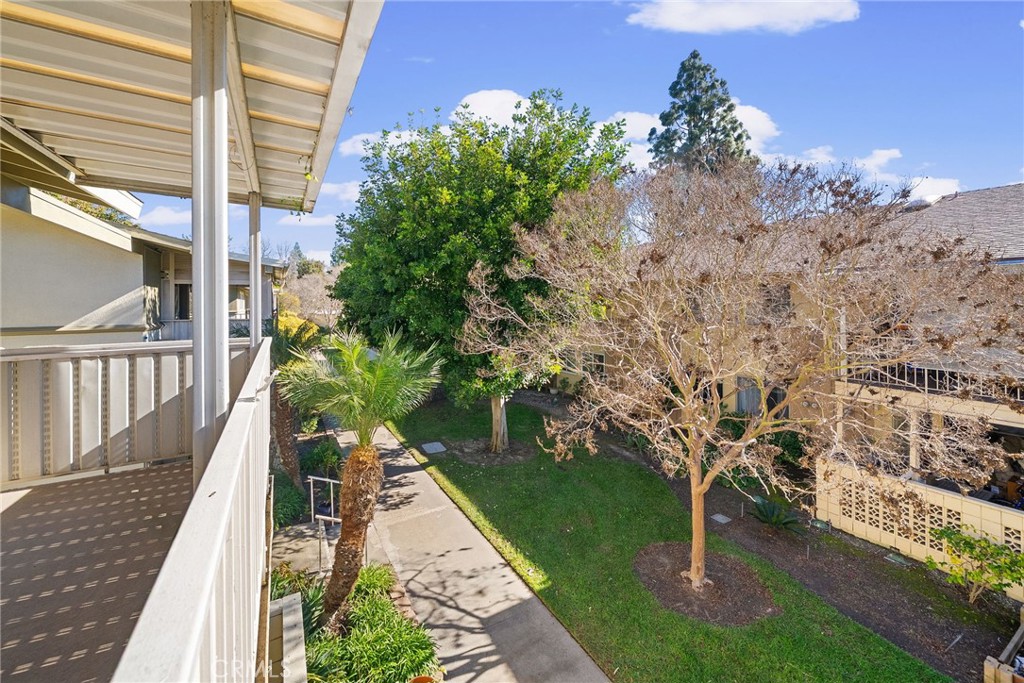 225 Avenida Majorca N