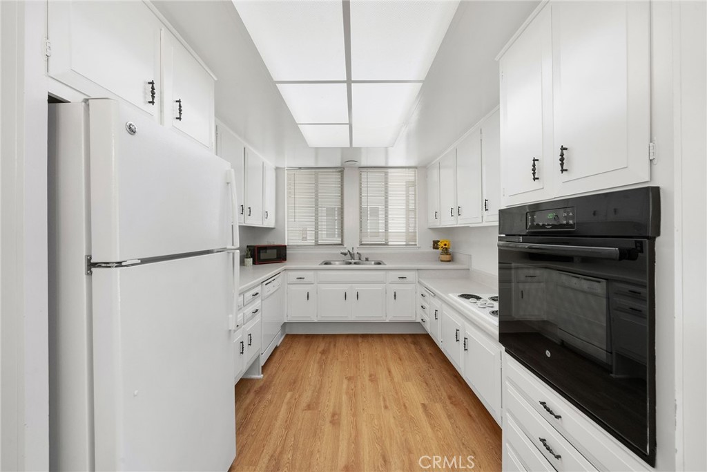 225 Avenida Majorca N