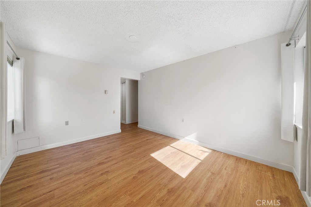 225 Avenida Majorca N