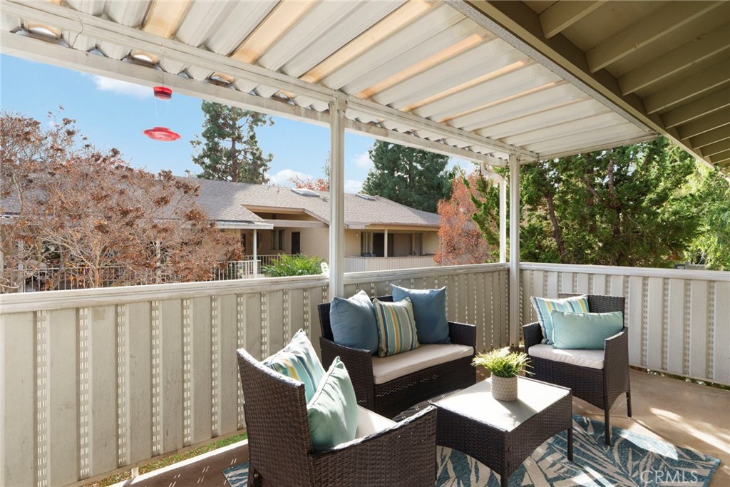 225 Avenida Majorca N