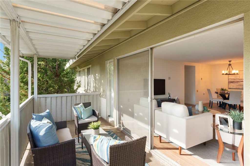 225 Avenida Majorca N