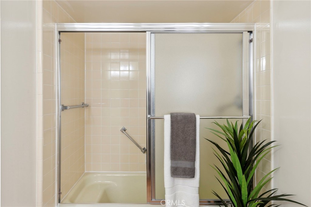 225 Avenida Majorca N