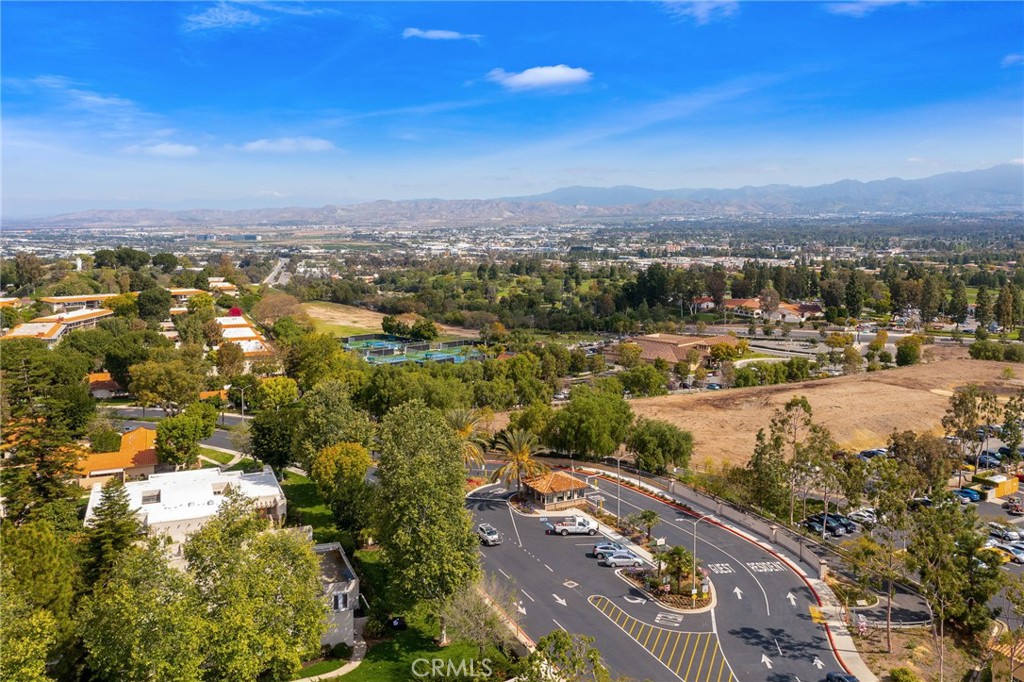 225 Avenida Majorca N