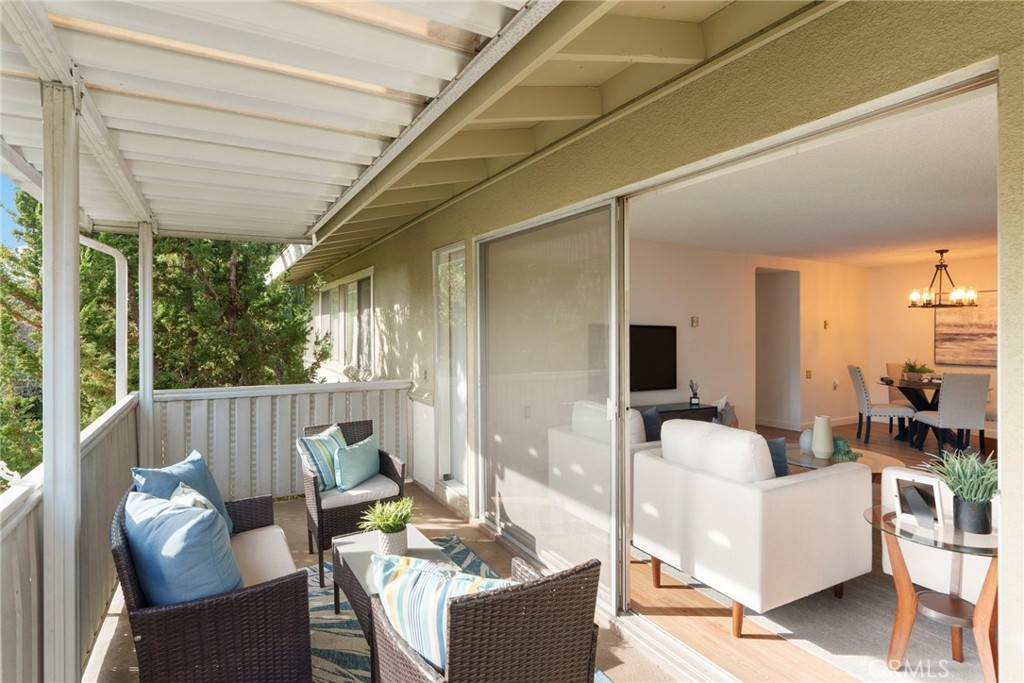 225 Avenida Majorca N