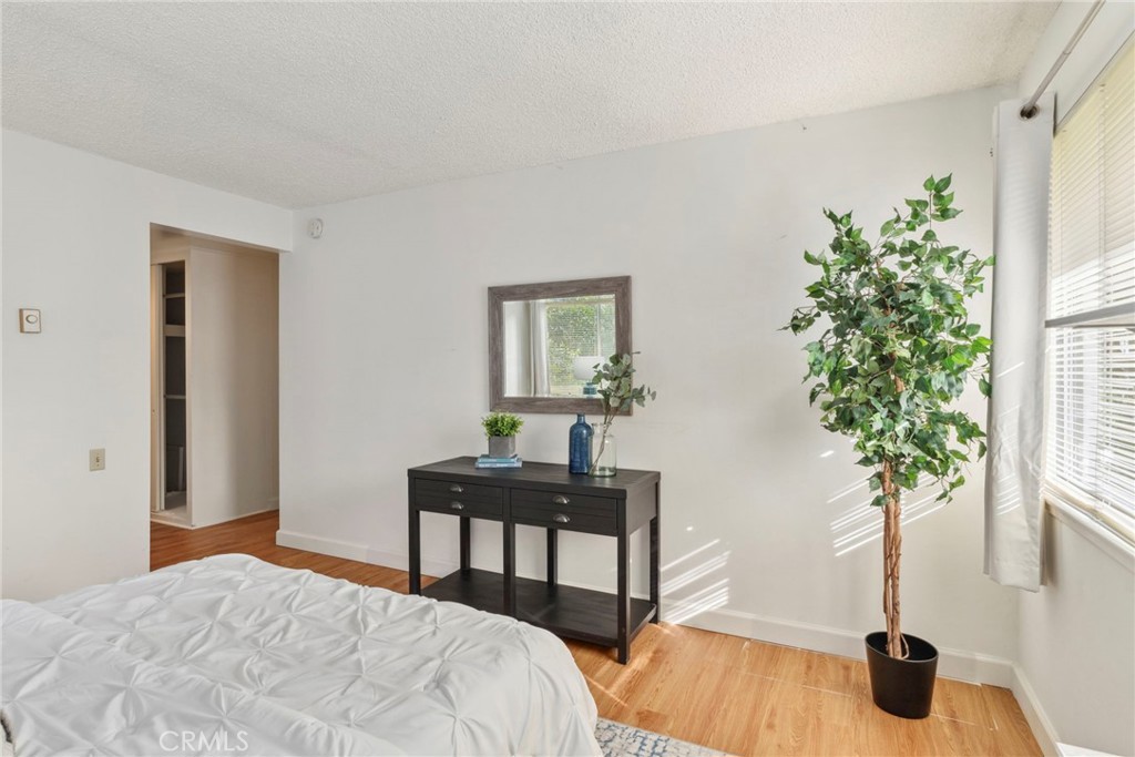 225 Avenida Majorca N