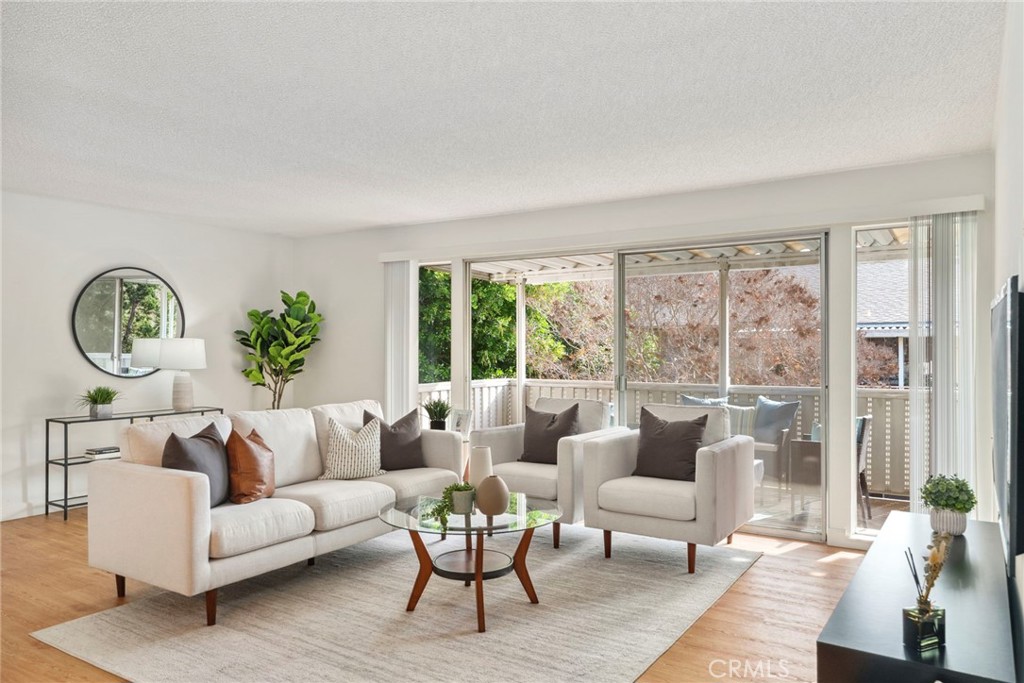 225 Avenida Majorca N