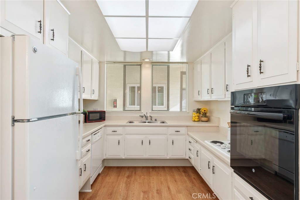 225 Avenida Majorca N