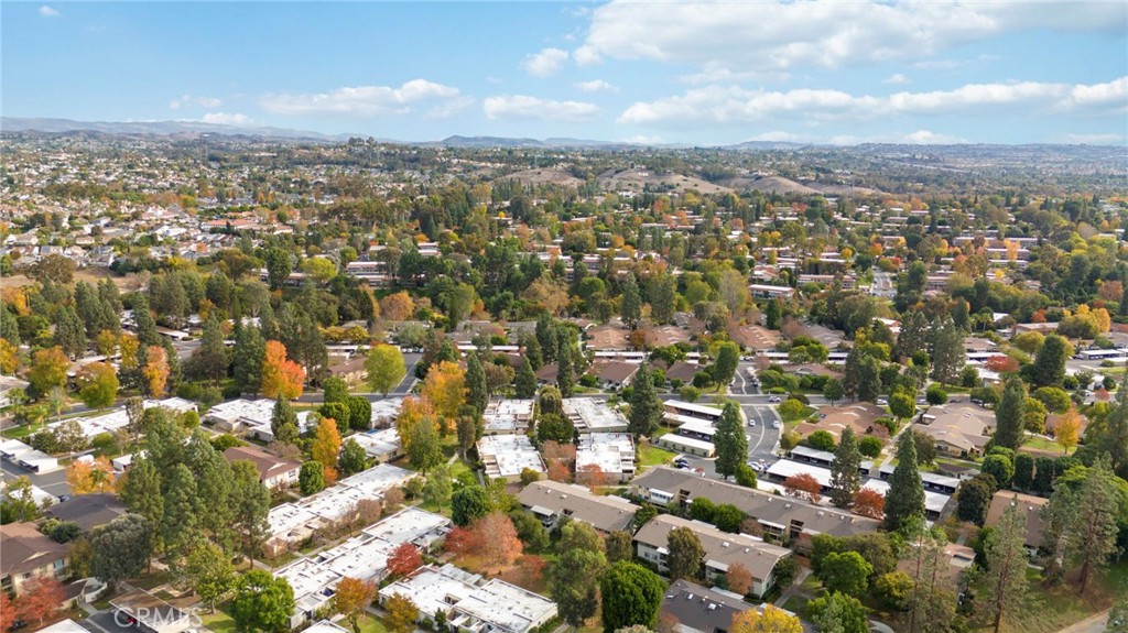 225 Avenida Majorca N