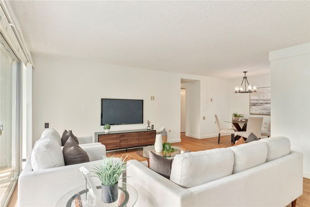 225 Avenida Majorca N