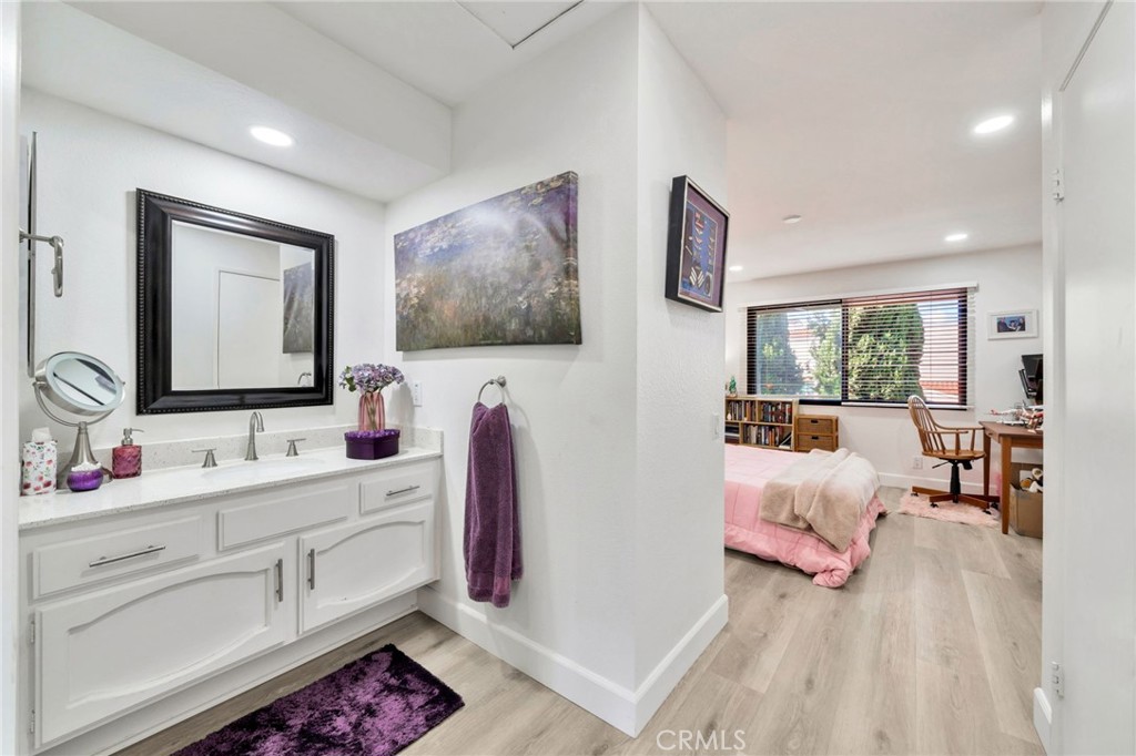 5151 Walnut Ave. 34