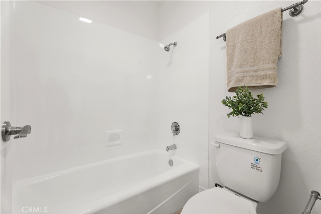 5151 Walnut Avenue 34