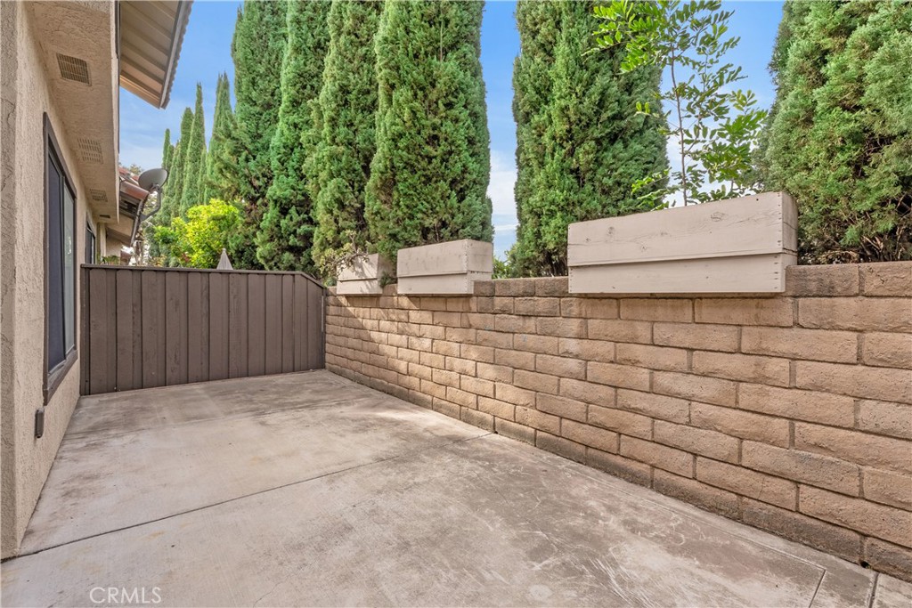 5151 Walnut Avenue 34