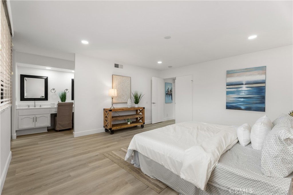 5151 Walnut Avenue 34