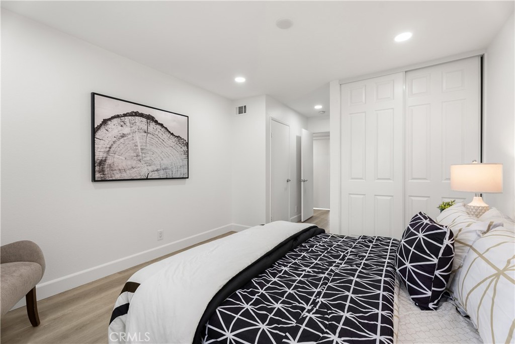 5151 Walnut Avenue 34