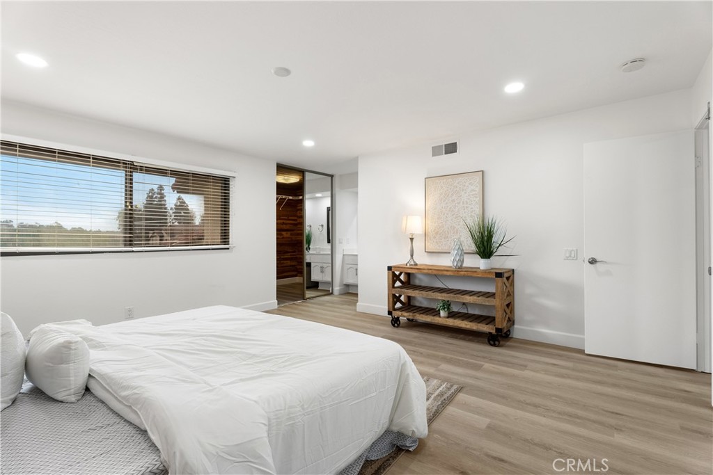 5151 Walnut Avenue 34