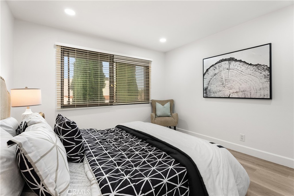 5151 Walnut Avenue 34