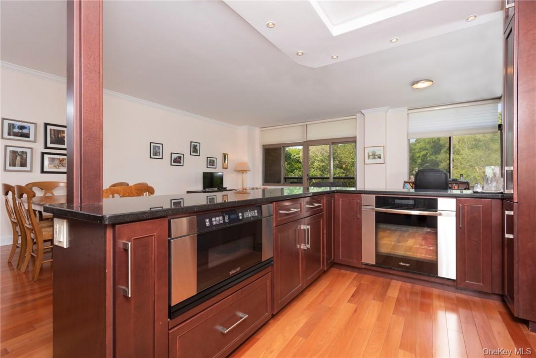 35 N Chatsworth Avenue Unit: 3Z