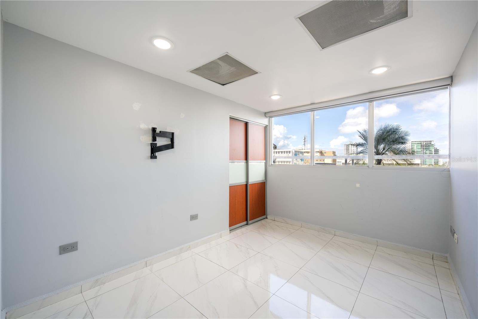 1225 PONCE DE LEON AVE