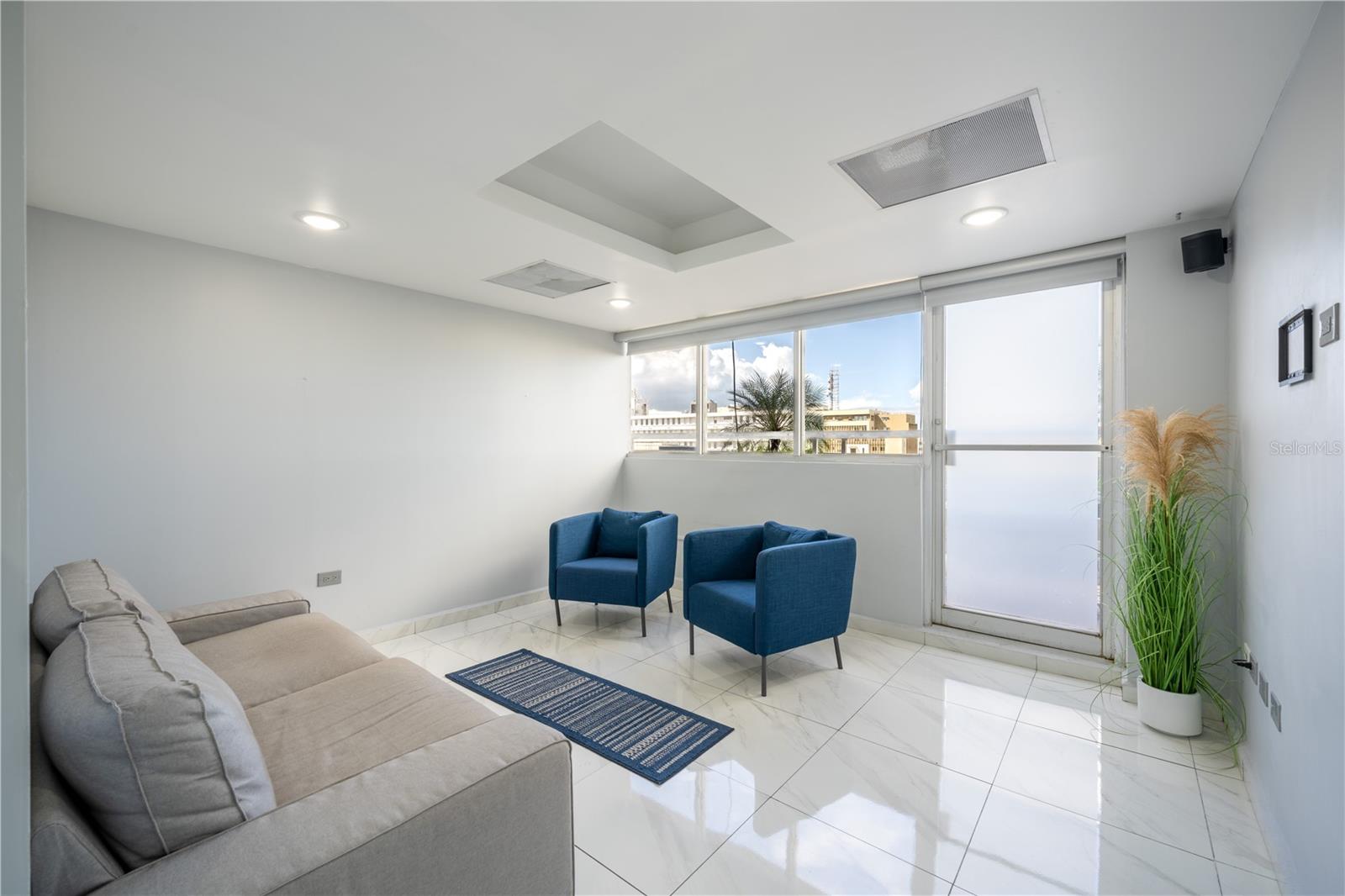 1225 PONCE DE LEON AVE