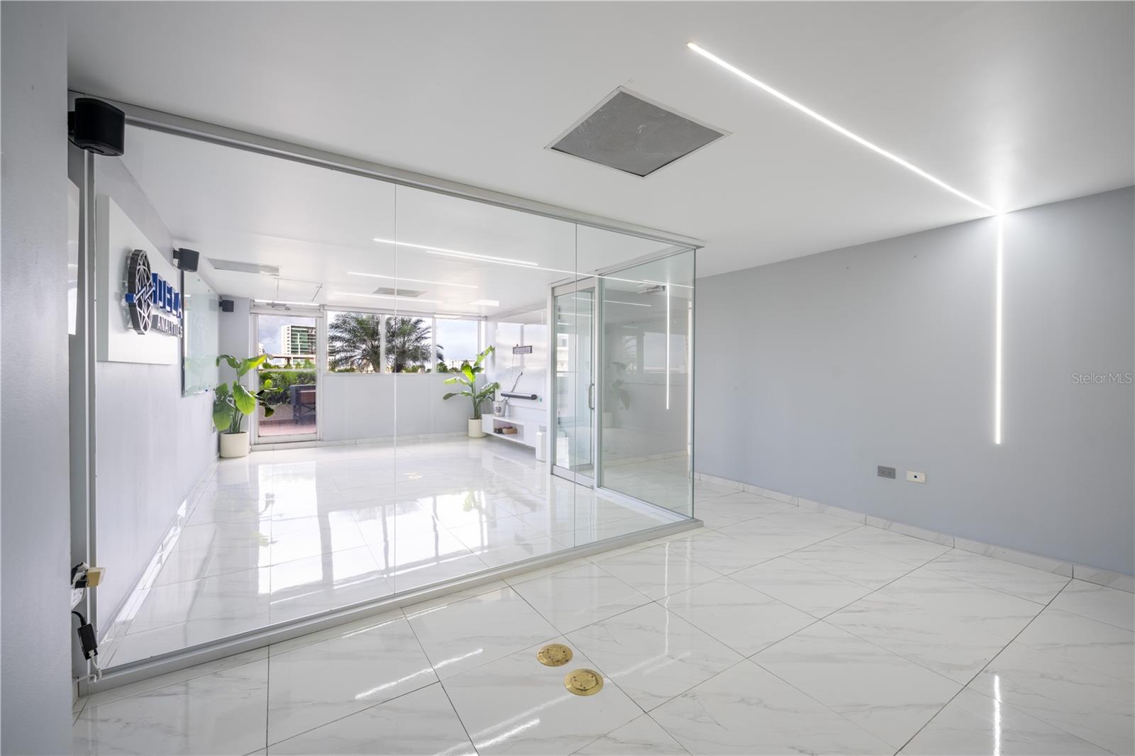 1225 PONCE DE LEON AVE