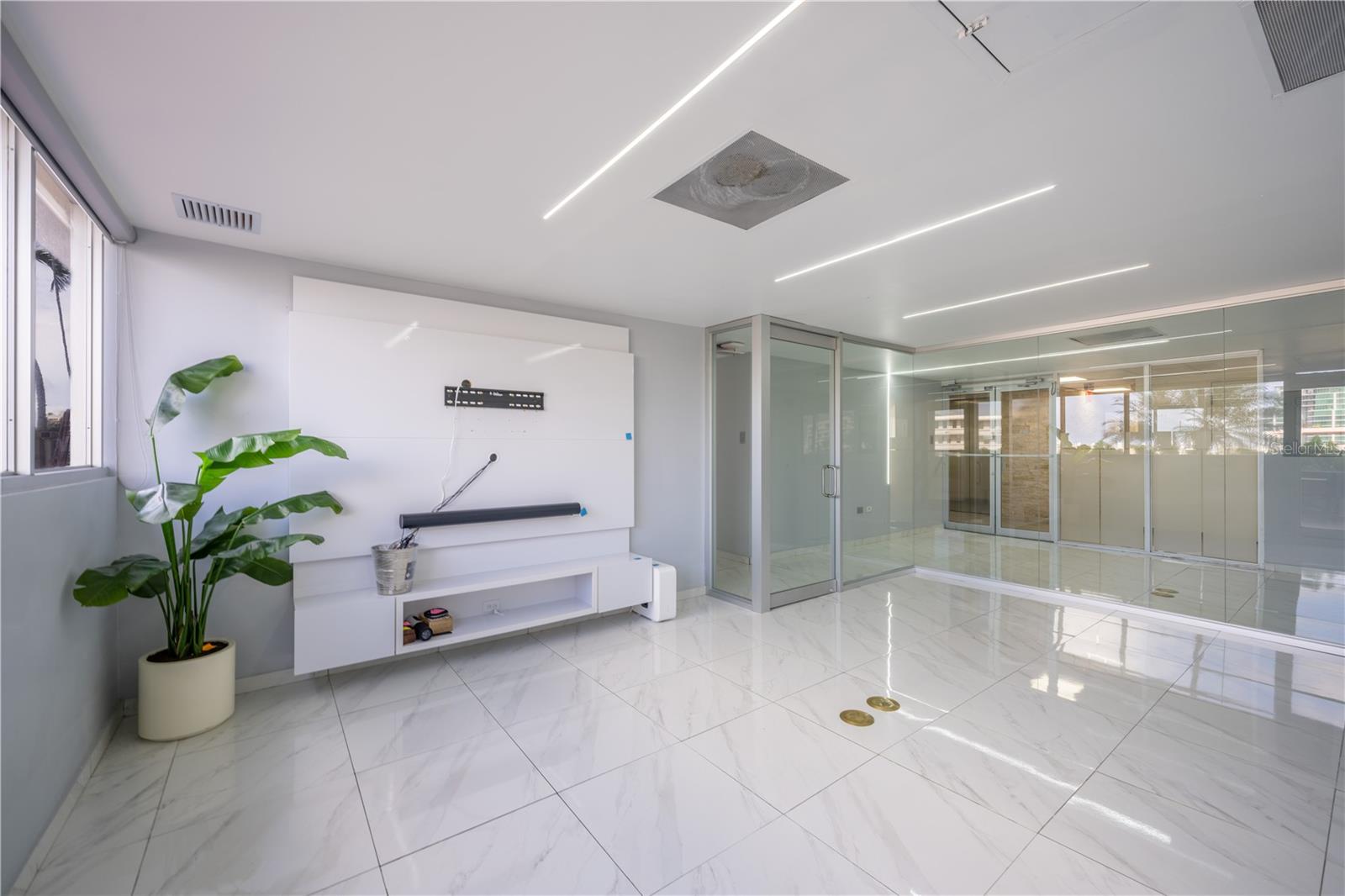 1225 PONCE DE LEON AVE