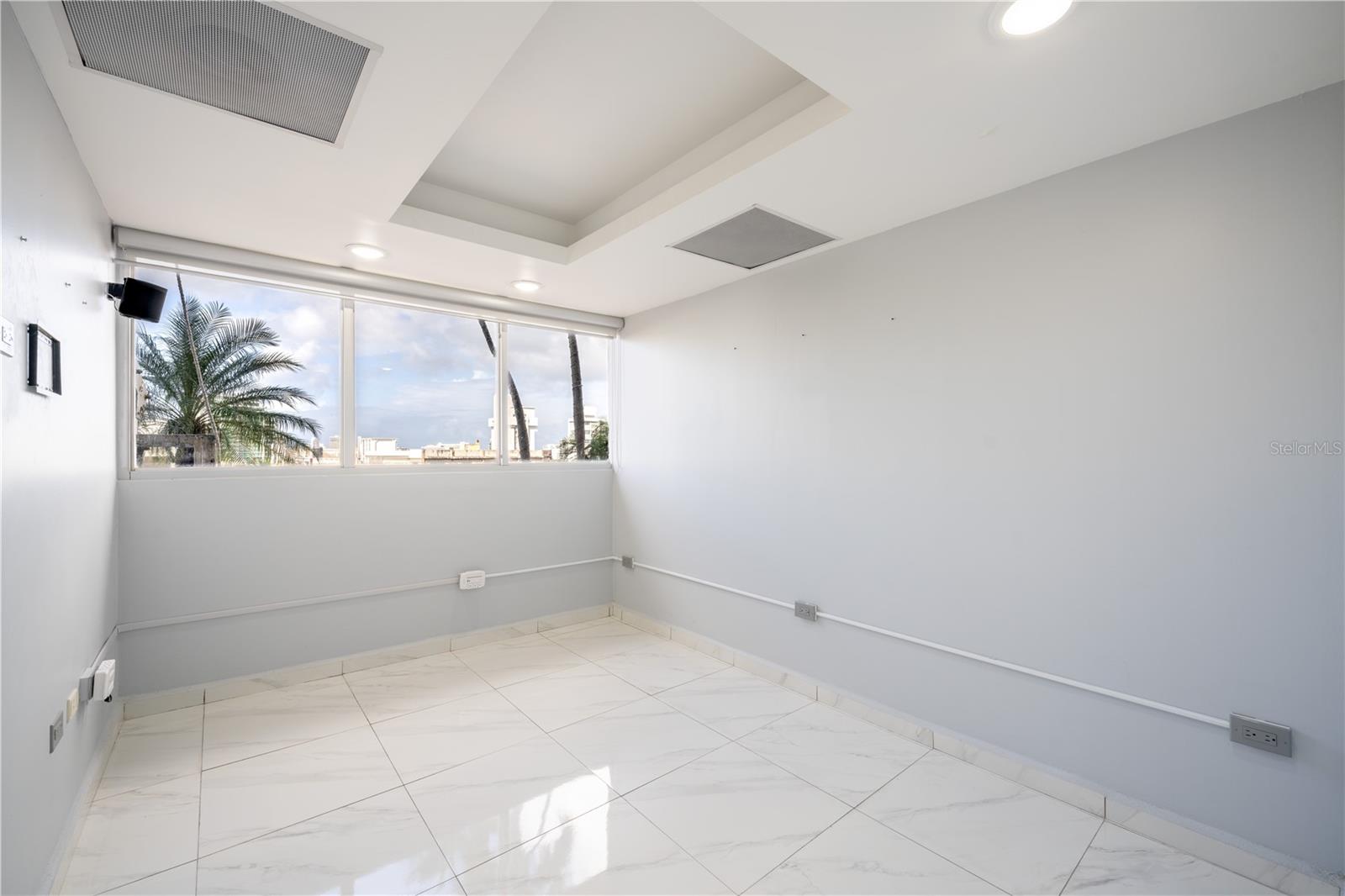 1225 PONCE DE LEON AVE