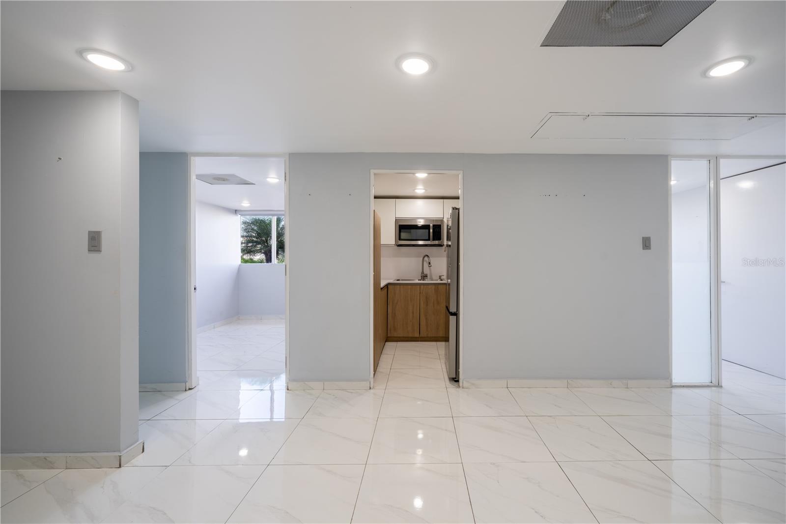 1225 PONCE DE LEON AVE