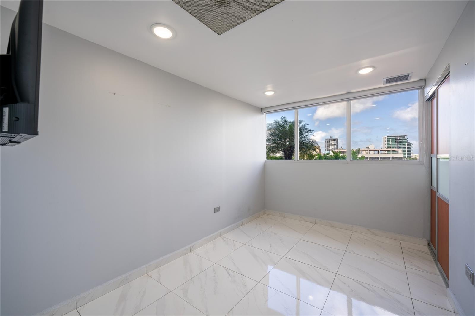 1225 PONCE DE LEON AVE