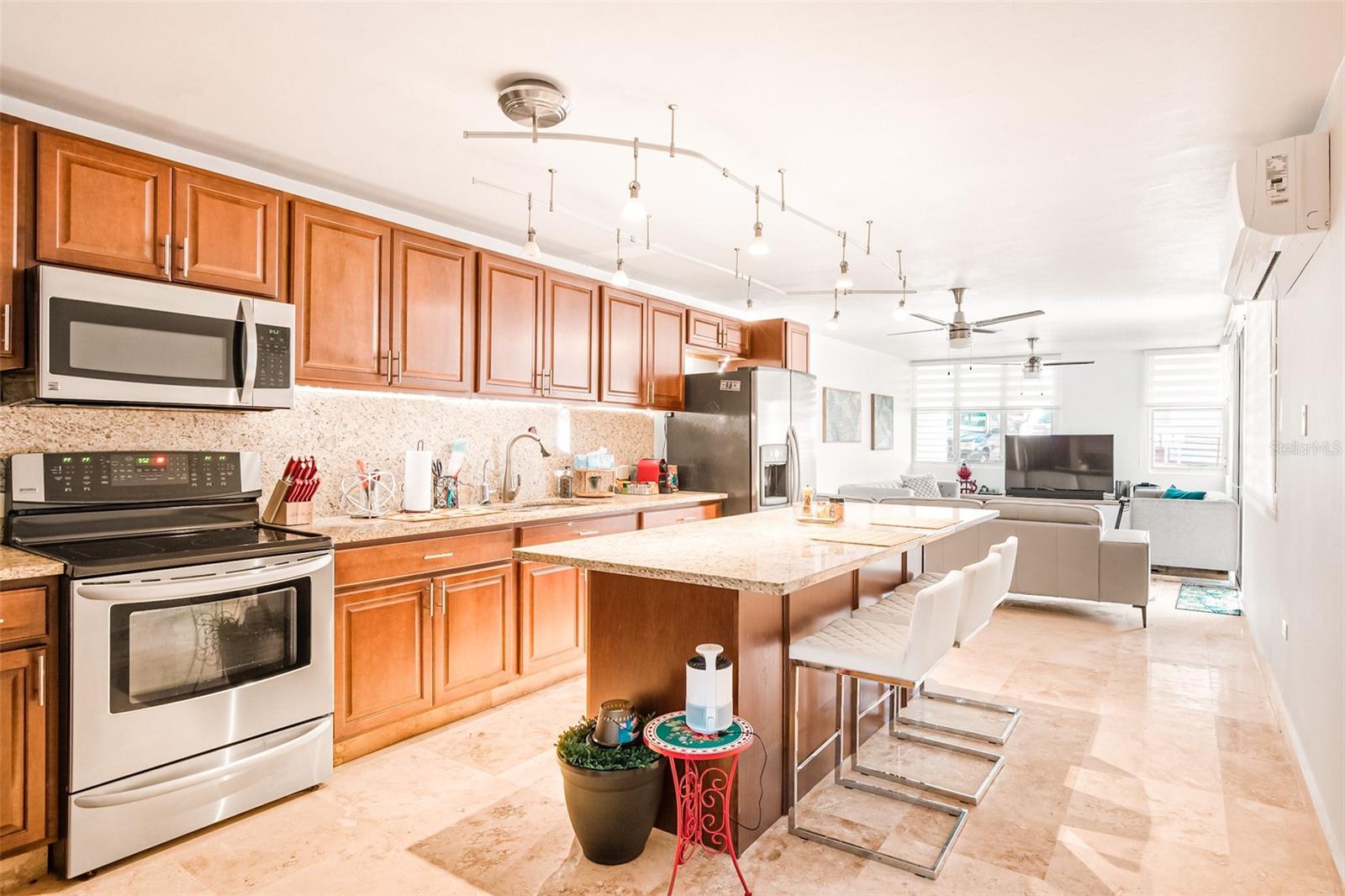 65 MEDIA LUNA BLVD #902