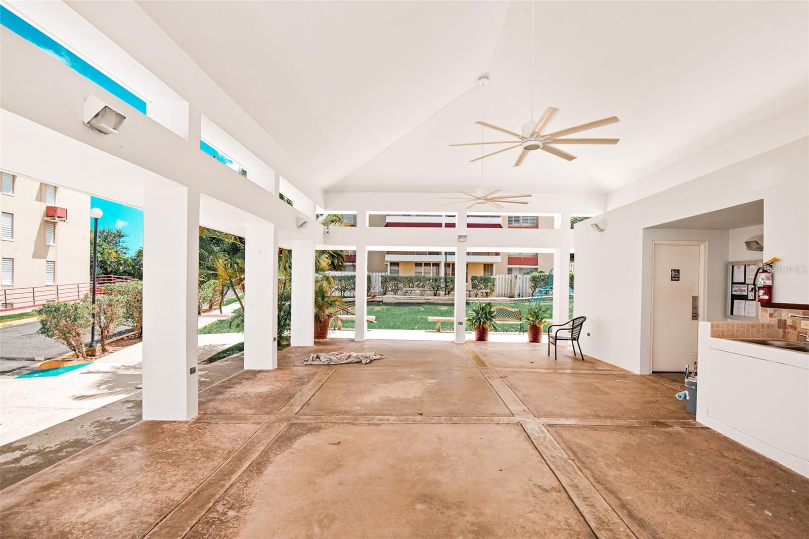 65 MEDIA LUNA BLVD #902