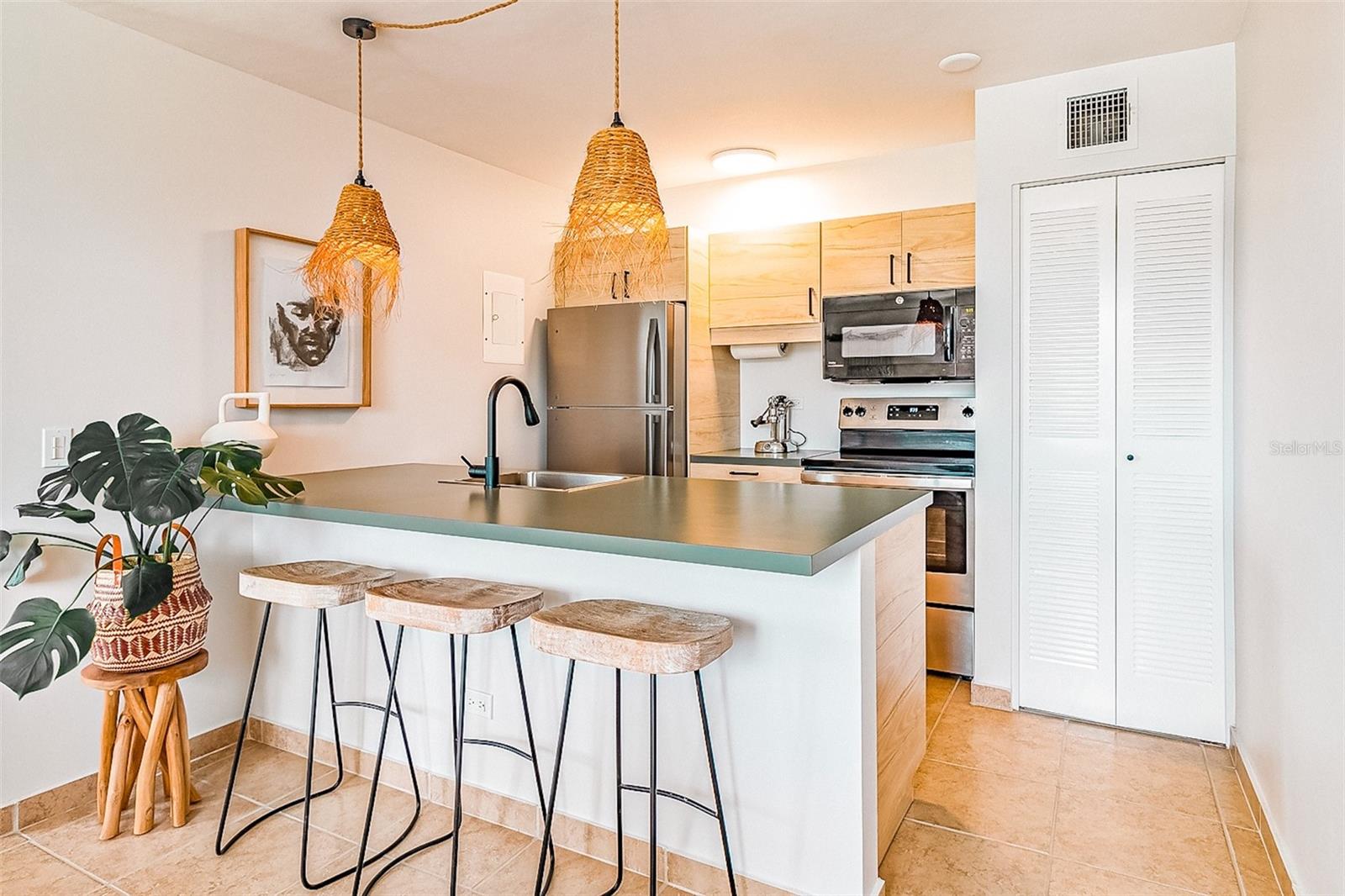 49 ROSENDO M CINTRON #16H