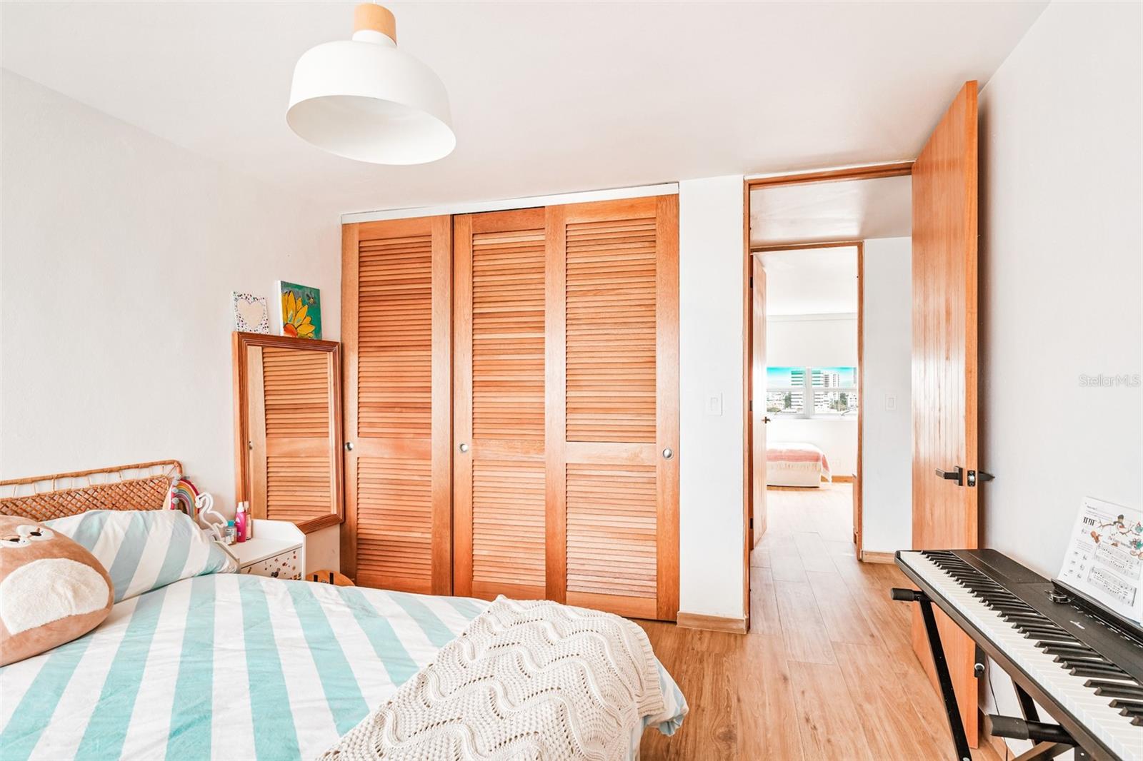 70 KING'S COURT #12A