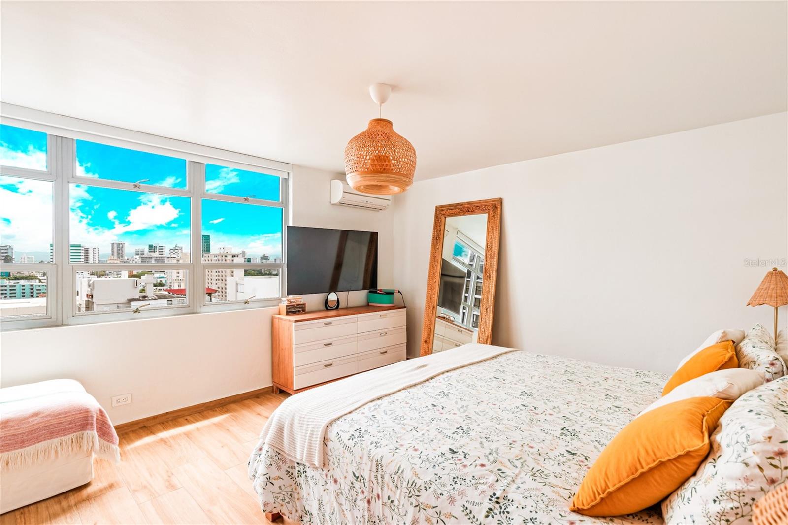 70 KING'S COURT #12A