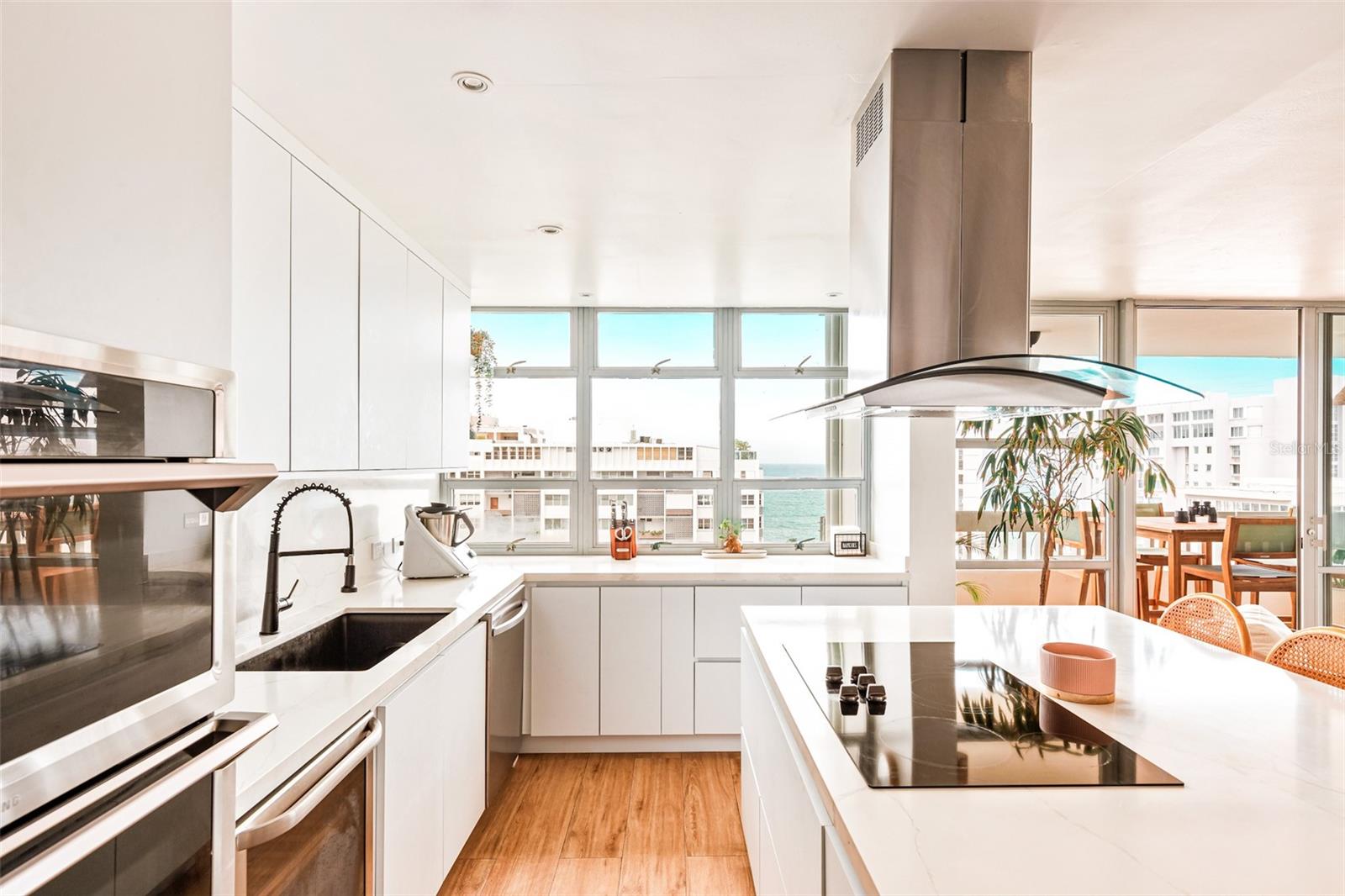 70 KING'S COURT #12A