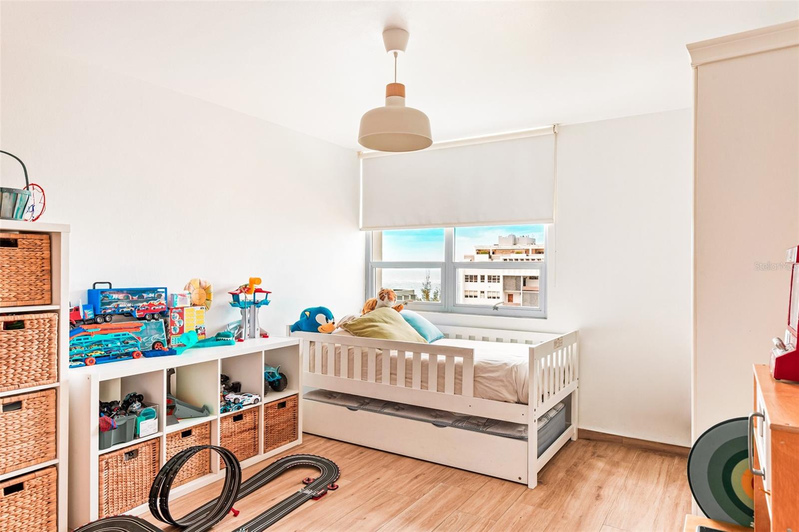 70 KING'S COURT #12A