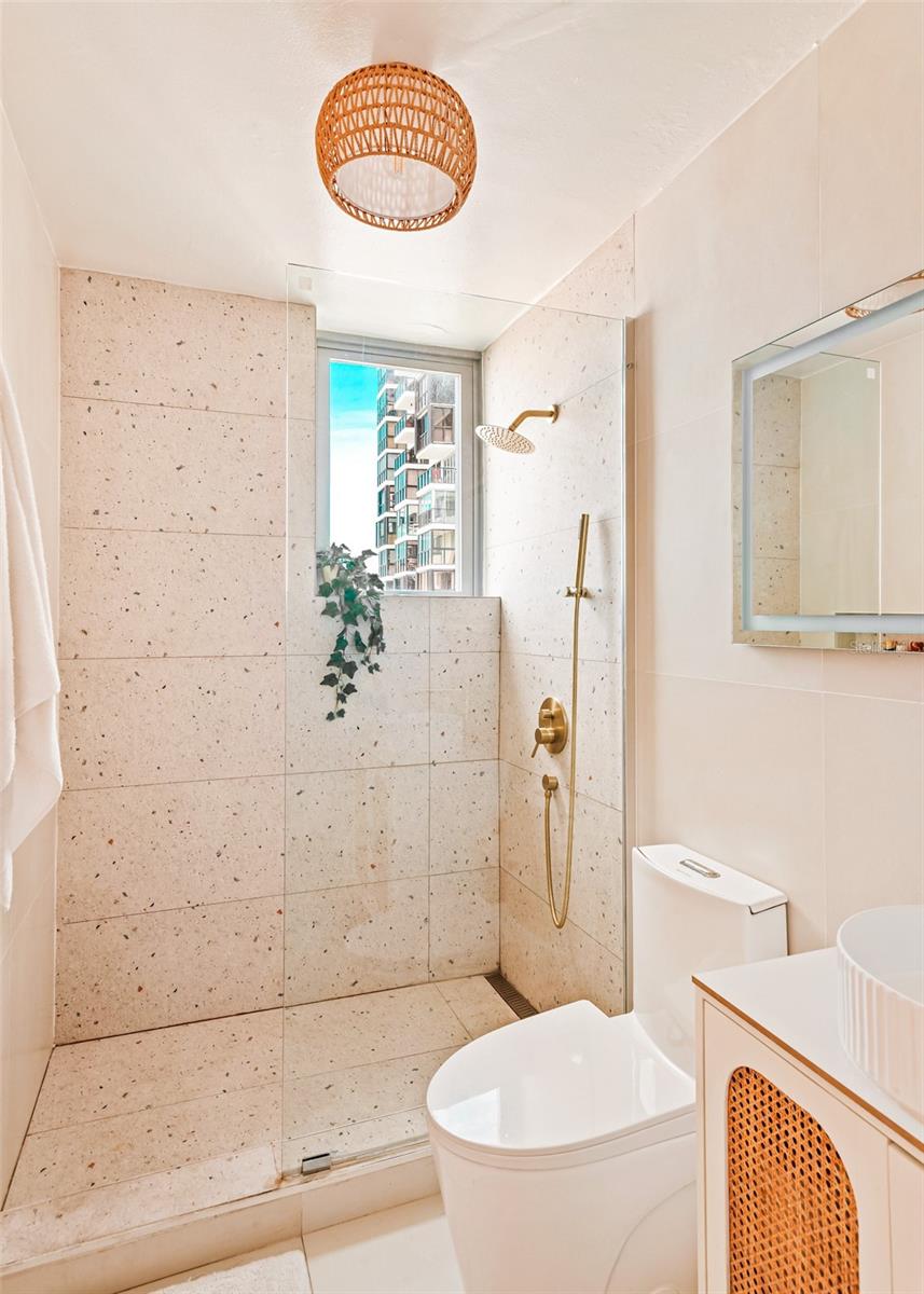 70 KING'S COURT #12A