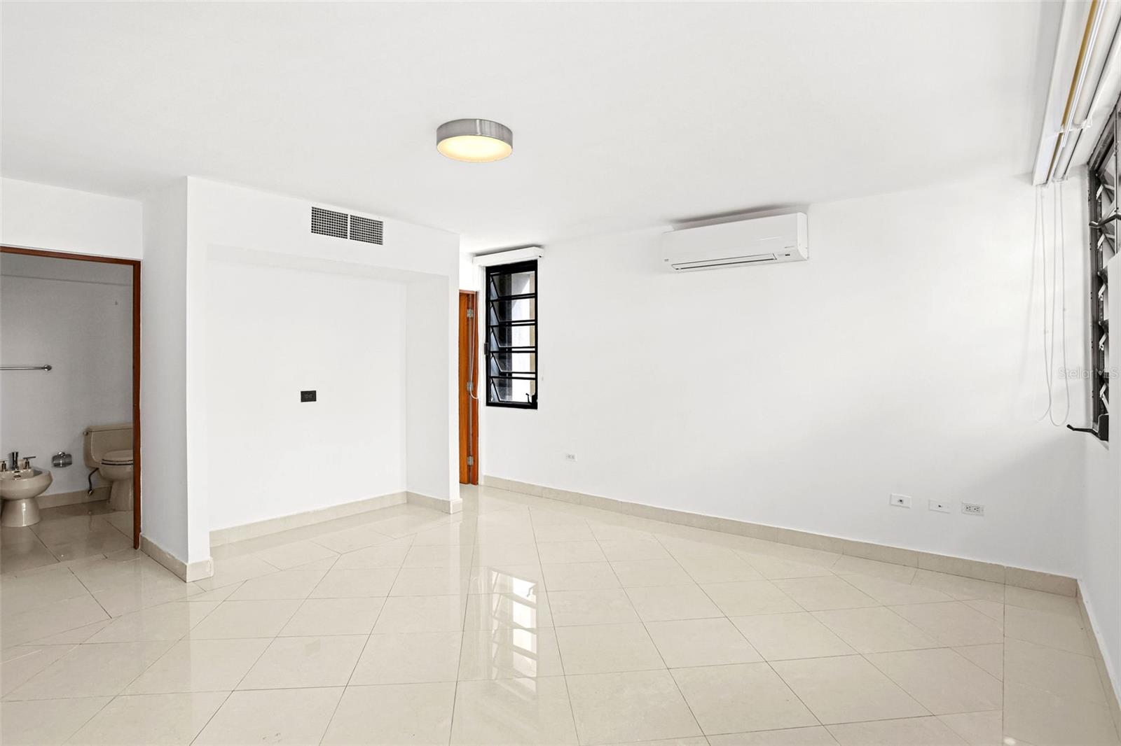 1510 ASHFORD #1E