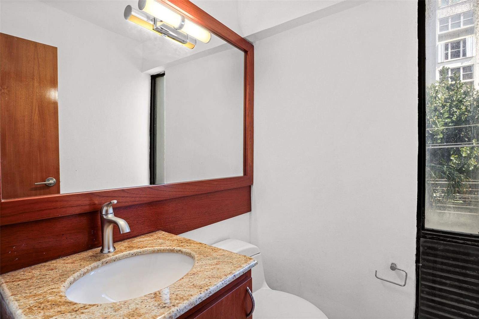 1510 ASHFORD #1E