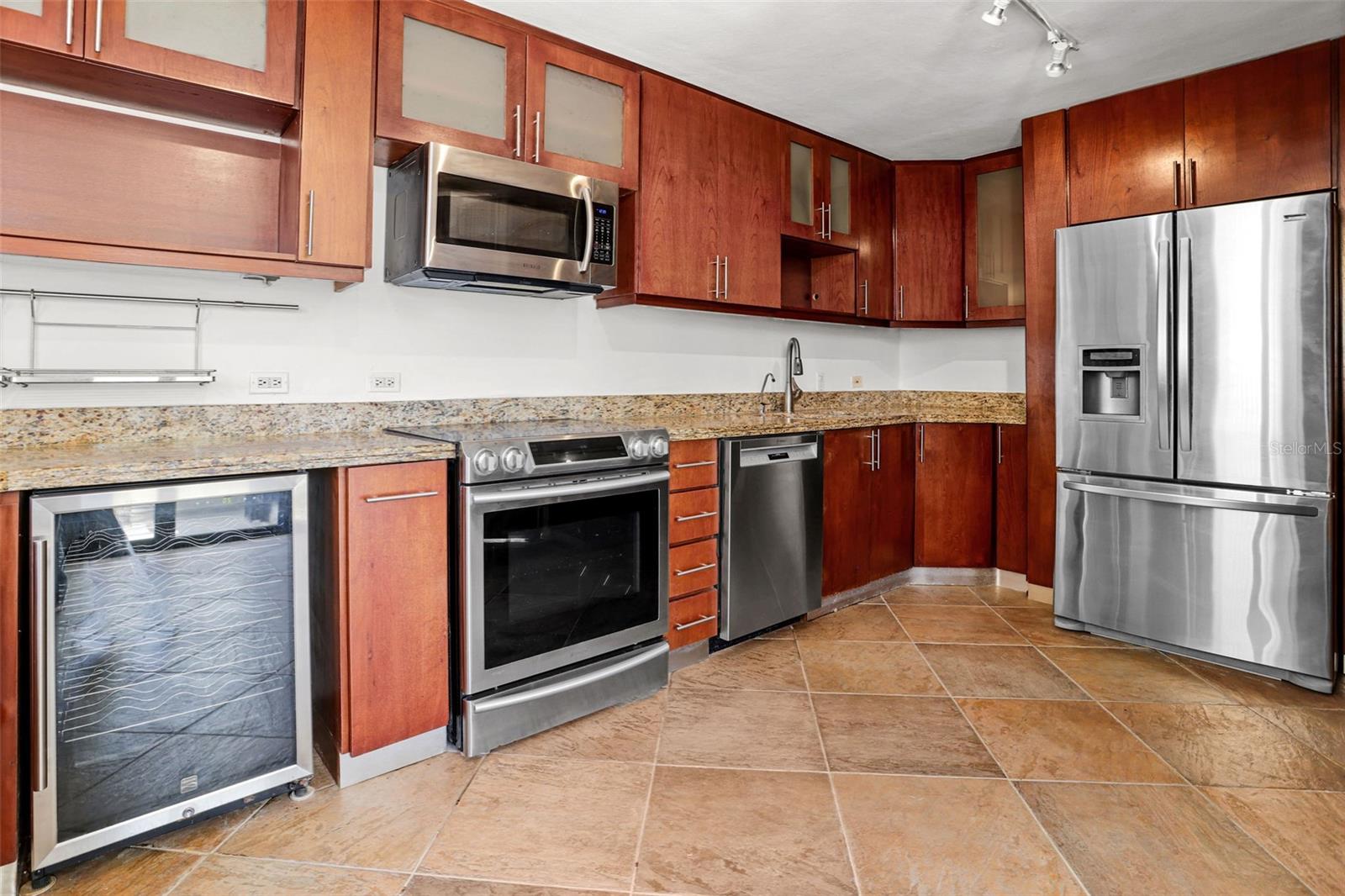 1510 ASHFORD #1E