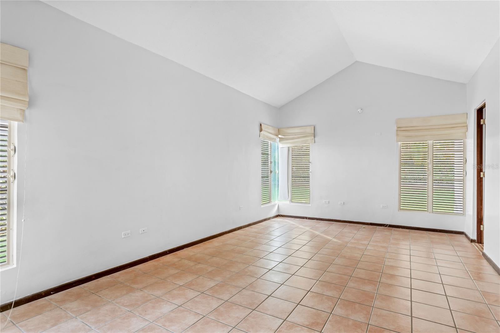 133 CAMINO LOS CAOBOS