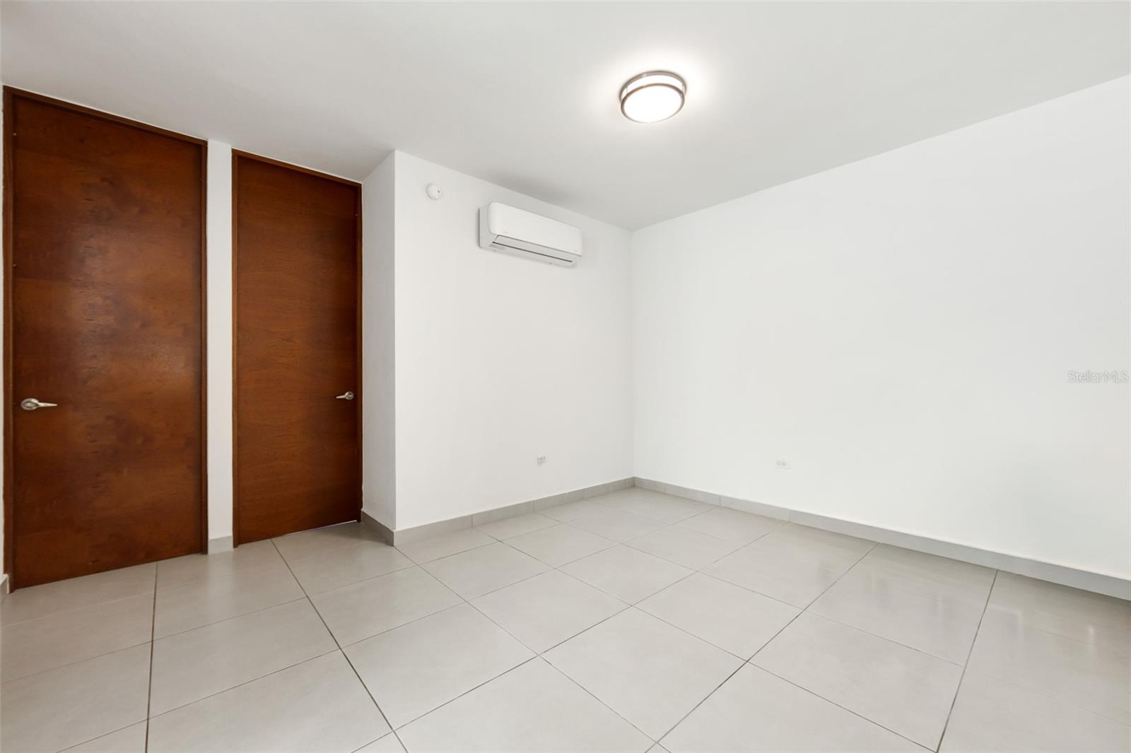 52 MATCH ST. URB. RIVIERA COURT