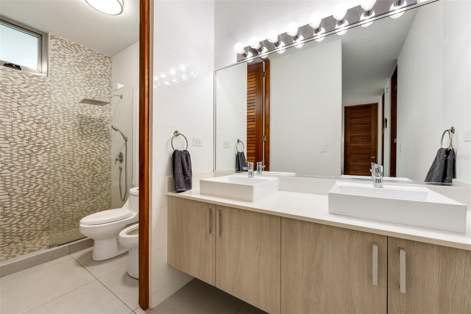 52 MATCH ST. URB. RIVIERA COURT