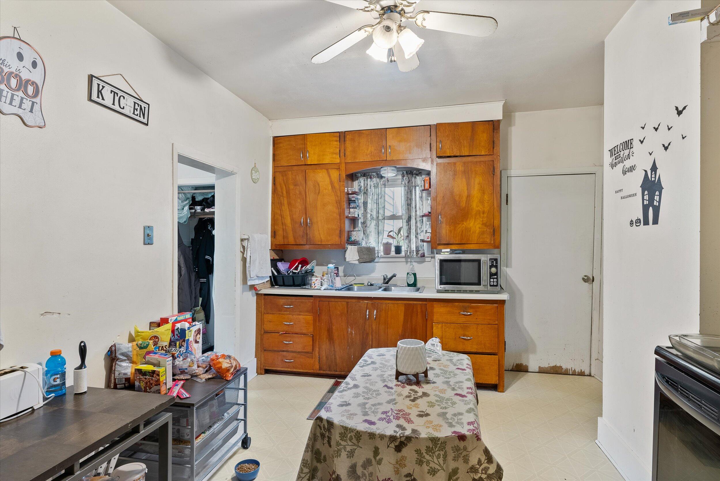 319 W Van Buren St Unit: 321