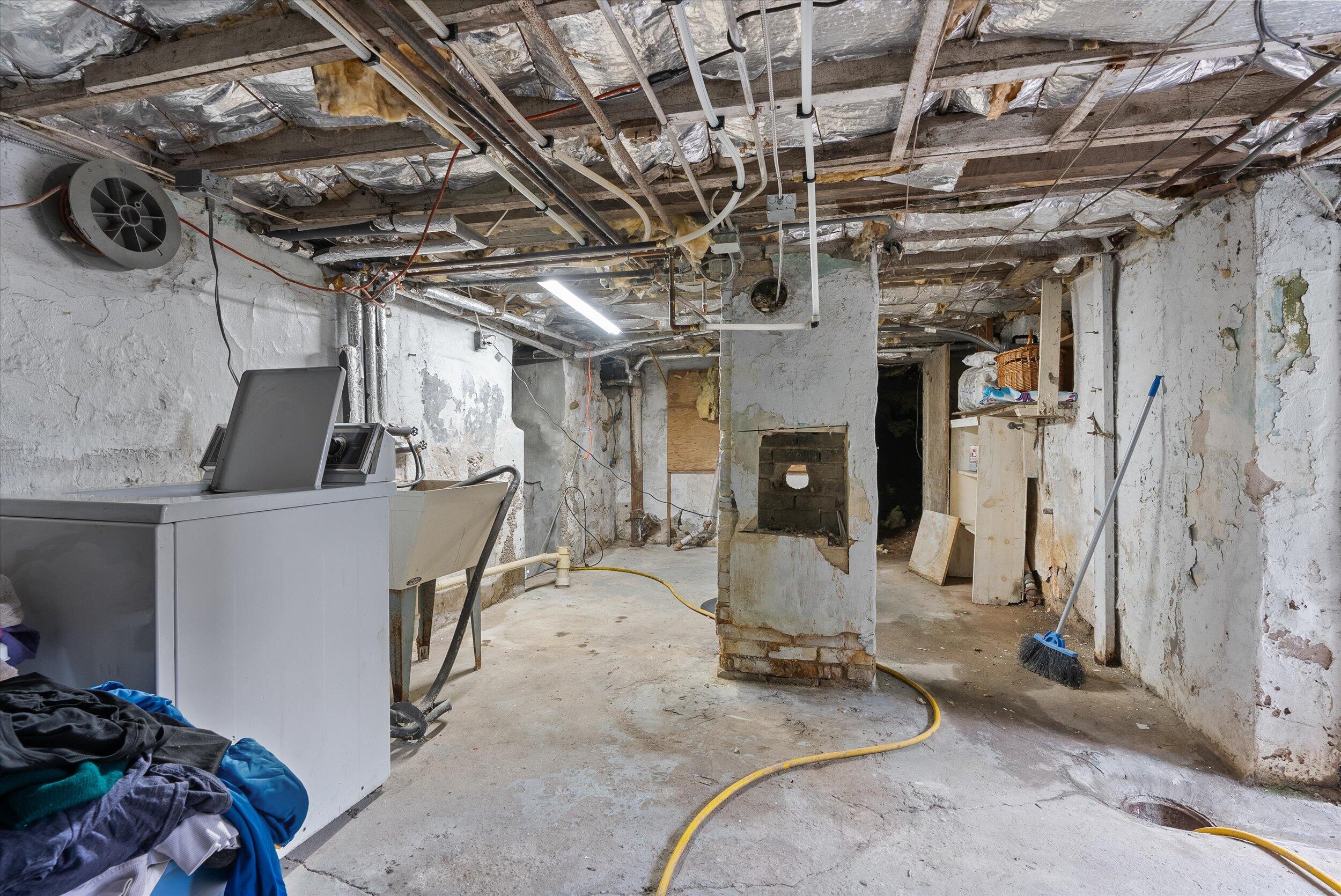 319 W Van Buren St Unit: 321