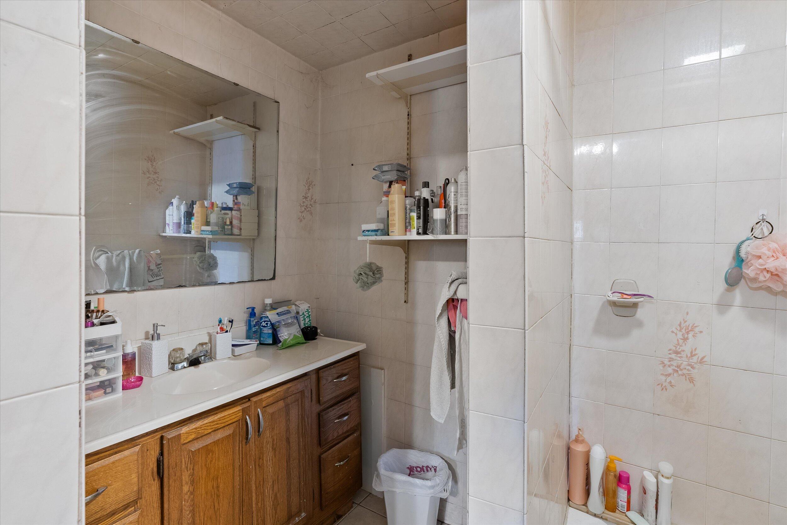 319 W Van Buren St Unit: 321