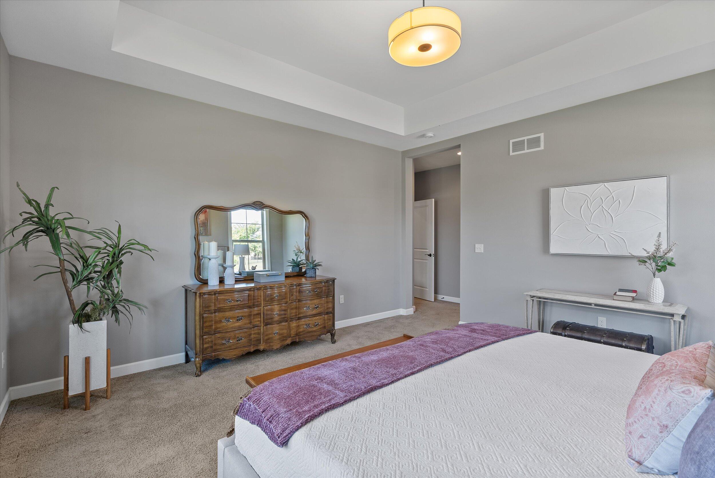 W78N401 Ridgeway Ln