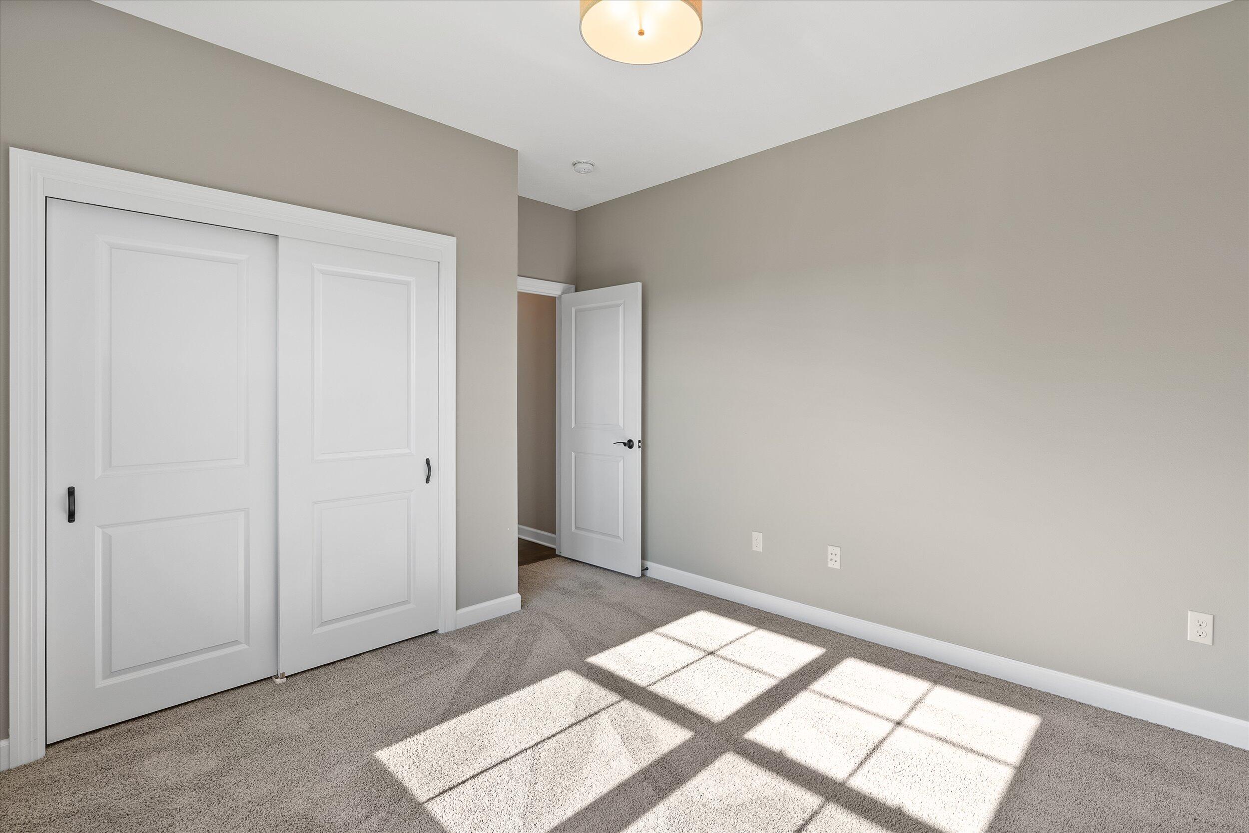 W78N401 Ridgeway Ln