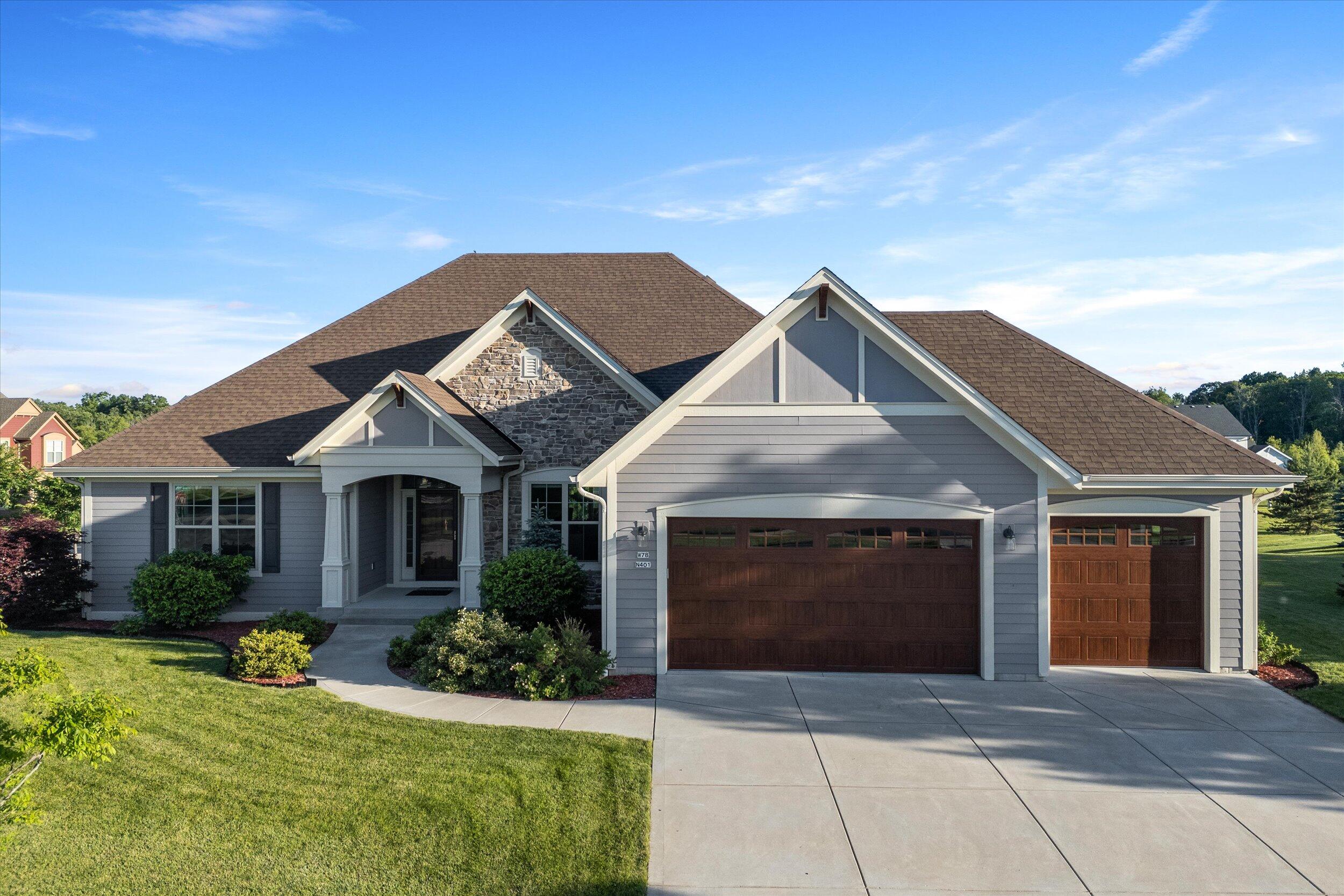 W78N401 Ridgeway Ln