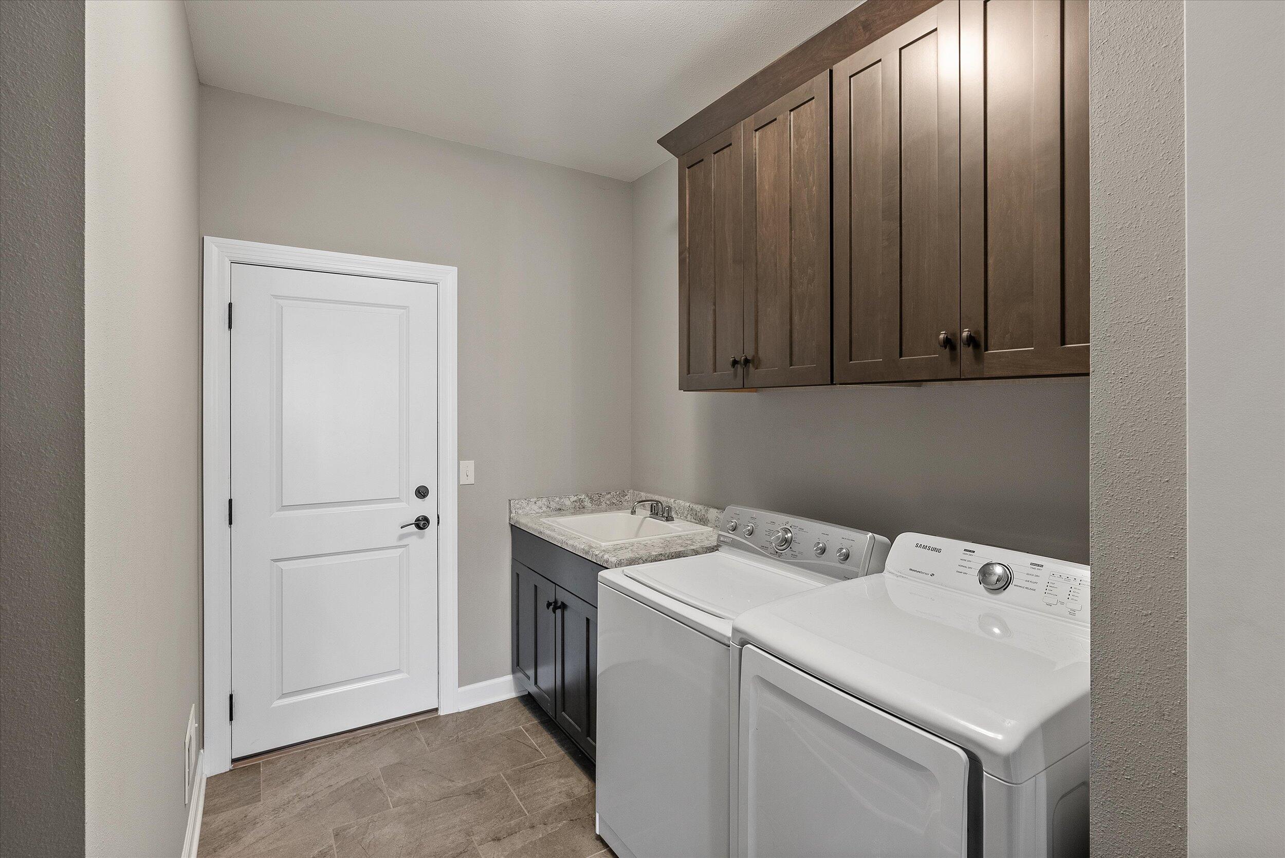 W78N401 Ridgeway Ln